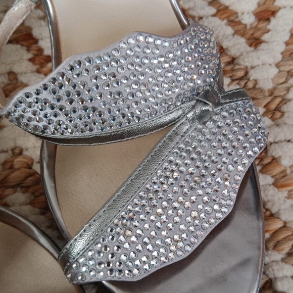 E !Live from the red carpet heels - Picture 4 of 16